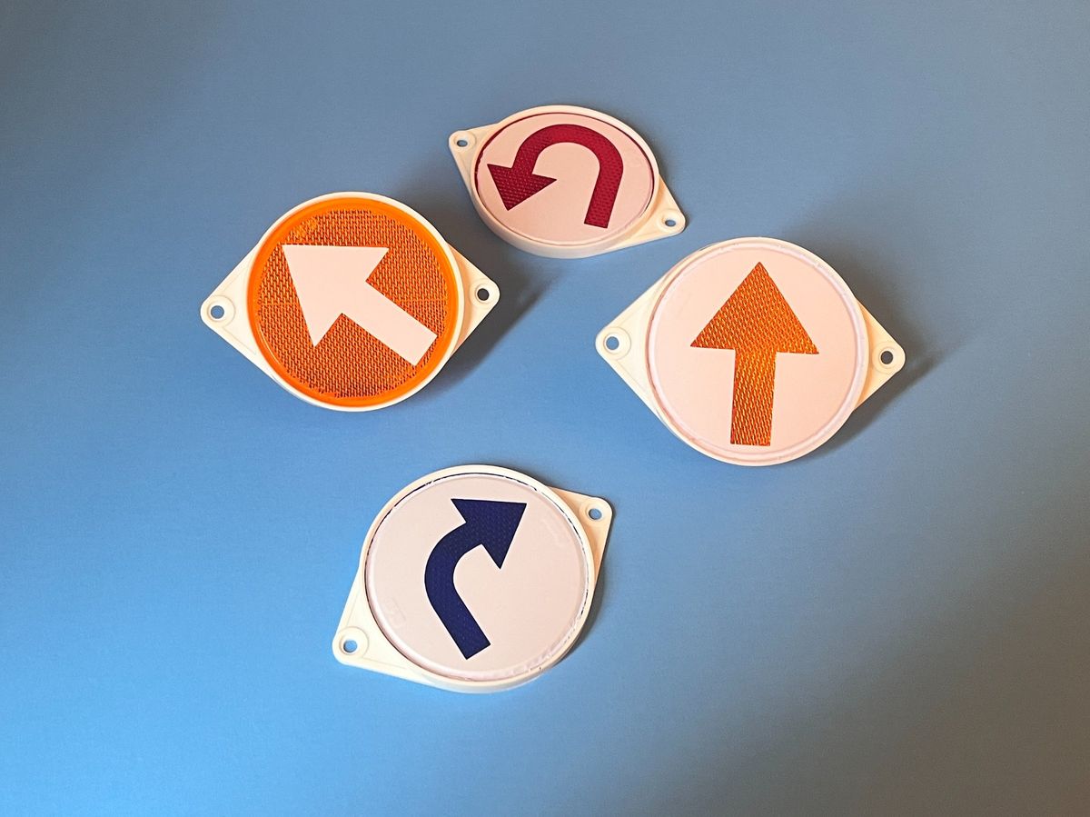 Arrow disks in daylight — four directions